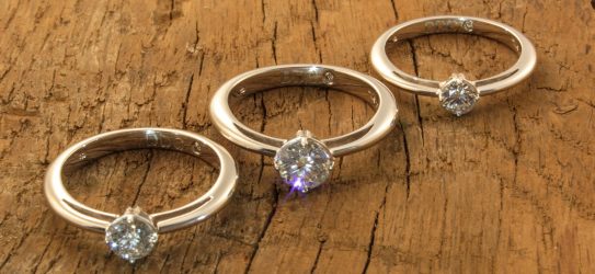 Ring "Royal" mit drei verschiedenen Steingrößen